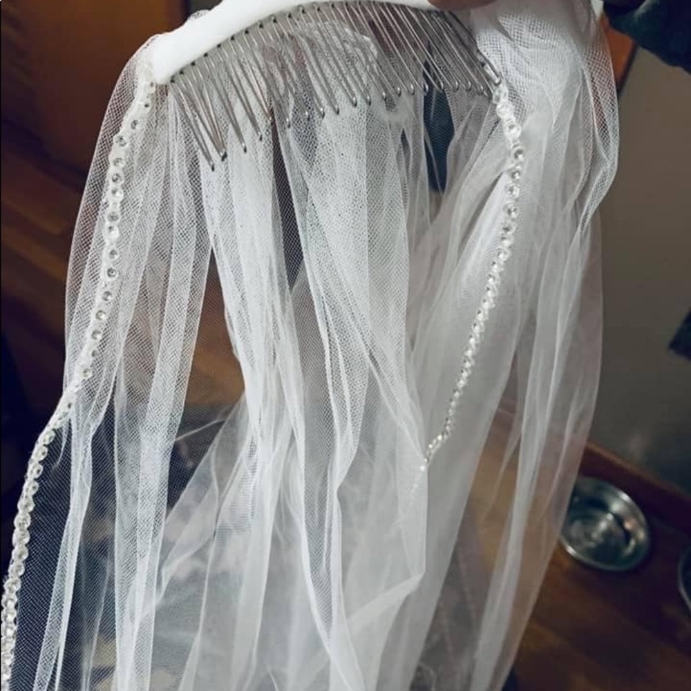 Wedding dress and veil set - Picture 5 of 6